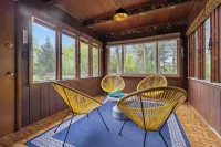 NEW OWNER SPECIAL>Cottage on 6th