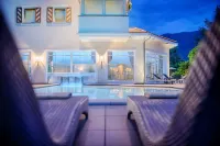Majestic - Unique Spa Resort - piscina