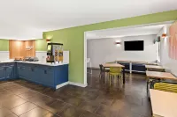 Spark by Hilton Wichita East - Breakfast