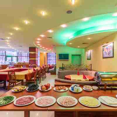 Hotel Elegance Dining/Meeting Rooms