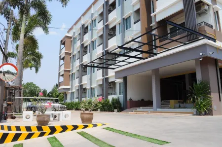 Paru Ville Отели рядом с достопримечательностью «Nakhon Ratchasima Rajabhat University»