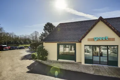 Greet  Hotel Versailles - Voisins le Bretonneux Hotels in Voisins-le-Bretonneux