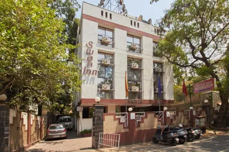 Hotel Swan Inn Отели рядом с достопримечательностью «Pataleshwar Cave Temple»