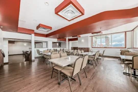 Grande Cache Inn & Suites