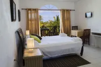 Ocean Spray Apartments Hotels in Silver Sands