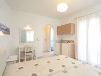 Irini Studios โรงแรมใกล้หาด Plaka Beach