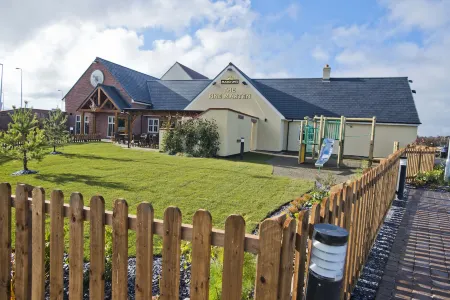 Pine Marten, Dunbar by Marston's Inns Отели в г. Данбар