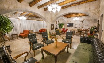 Hera Cave Suites