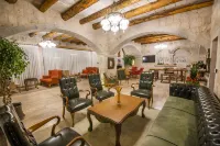 Hera Cave Suites