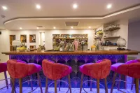 HIGHCLERE HOTEL AND SPA - bar