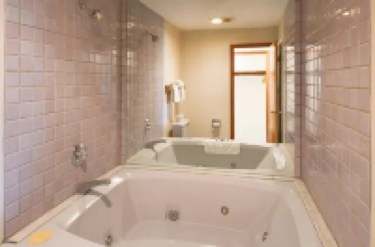 アメリカズ ベスト バリュー イン プラッツバーグ