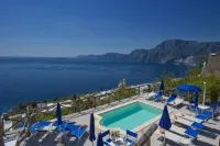 Villa Il Frantoio and Lilmar - parking