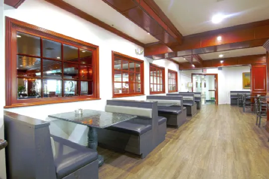 Azure Hotel & Suites, Trademark Collection by Wyndham Отели в г. Онтэрио