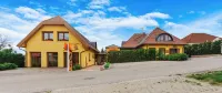 Hotel Mayer Alsóörs Các khách sạn ở Alsoors