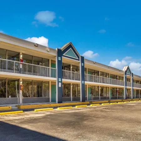 Clarion Inn & Suites