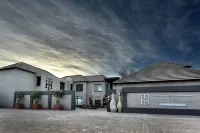 Tredenham Boutique Hotel Hotels near Lesakeng Hanger