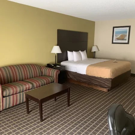 Quality Inn & Suites Pensacola Bayview