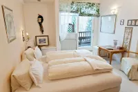 Dietrichsteinerhof Apartments & Rooms Hotels in Treffen
