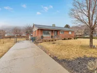 Mountain Views , Skiing, Lake & Coffee Bar