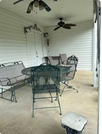 The Manor - Charming 3-bedroom house in lovely Oneonta with WiFi, AC Отели в г. Онеонта