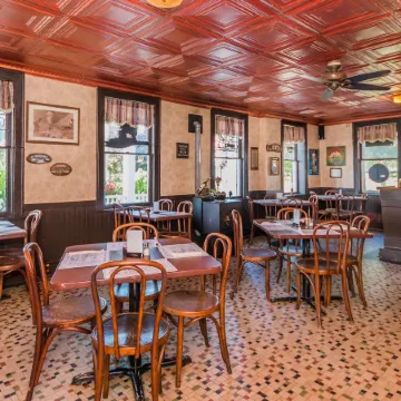 Historic Hotel Broadalbin