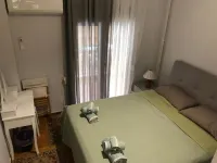 Charming 2 Bedroom Apartment in Kallithea, Greece Hotel in zona Atlas Kallitheas Ethousa Pallis