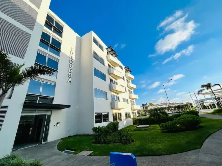 Blue Lagoon Отели рядом с достопримечательностью «Playas de Mazatlan»