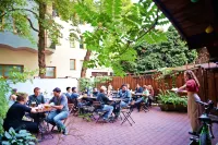 Sir Toby's Hostel - โรงแรมราคาถูก