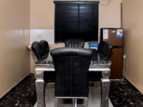 Abeokuta 2-Bed House Sleeps 4 with Free Parking Hotels in Abeokuta