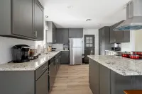 The Oak King Bed Huge Backyard