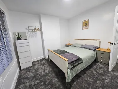 Newly Renovated 2Bed with Garden & Parking Hotels near St Mary-le-Tower Church, Ipswich