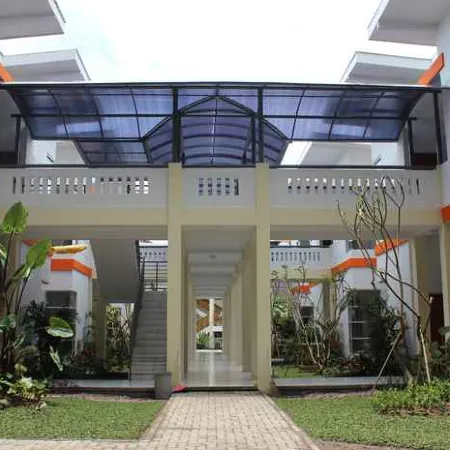 Guest House Eboni Madiun Отели в г. Мадиун