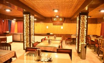 Hotel Akbar at Dal Lake Ghat Number 1