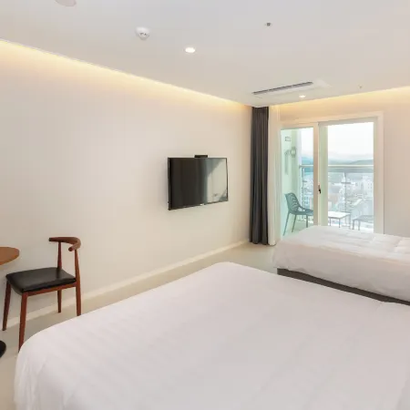 LE BLEU NAKSAN HOTEL