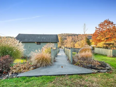 The Eagles Nest Couples Escape