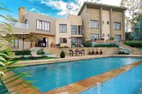 The Scenery Residence - Pools
