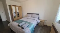 Barking 2 Bed Apt with Parking & Good Travel Links Hotels in Barking