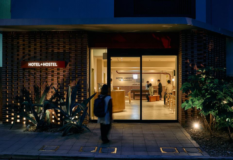 호텔 플러스 호스텔 도쿄 아사쿠사 2의 대욕탕 또는 온천 시설 사진