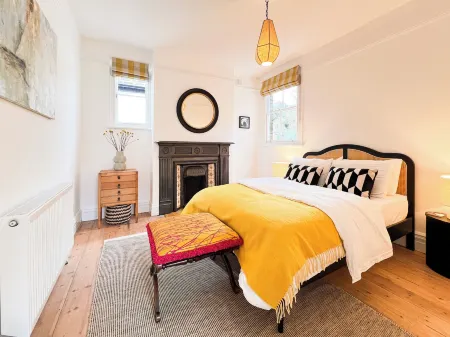 Charming Historic 3Br Home - Steps to Greenwich Park - Cutty Sark & Royal Observatory Отели рядом с достопримечательностью «Арена O2»