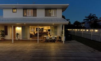 Tugun Retreat - 5BRM Home with Pool!