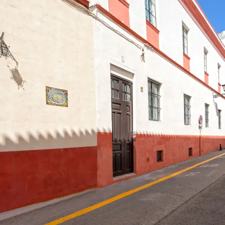 Genteel Home San Laureano Отели рядом с достопримечательностью «Монастырь Ла-Картуха»