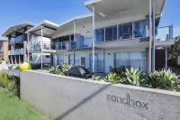 Sandbox Apartments Отели в г. Керрамбин
