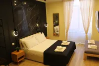 BlackWoody Contemporary Rooms - Napoli Centro Storico Via Toledo Hotels in Plebiscito
