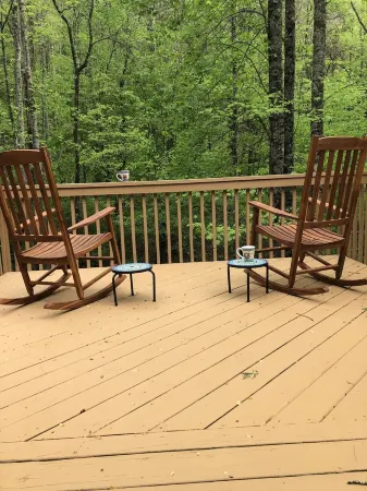 Tami's Hideaway - Nature and Comfort at this Private Asheville Getaway