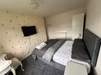 3-Bed City Retreat - Sleeps 7 Garden & Parking Hotel a Salford