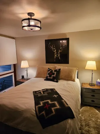 Newly Remodeled Condo on Golf Course, A/C, Pet Friendly, SHARC passes, Bikes.