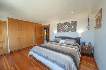 Beach, Please!Modern Oceanfront Haven