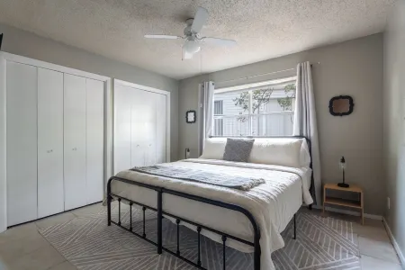 Boho Retreat in Central Austin Отели рядом с достопримечательностью «Microelectronics Research Center Department of Electrical and Computer Engineering»