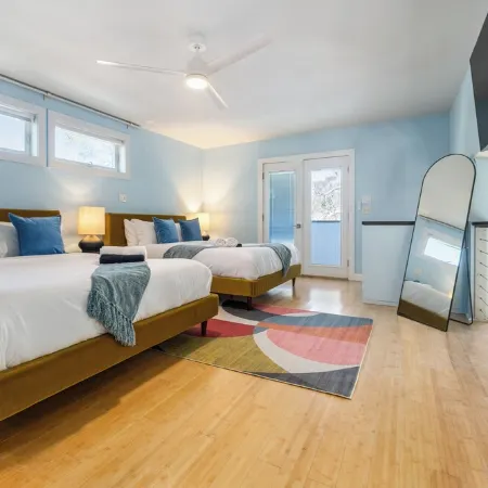 Sleeps 18 - Heated Pool-Pickleball-Hot Tub-Gym-Sauna