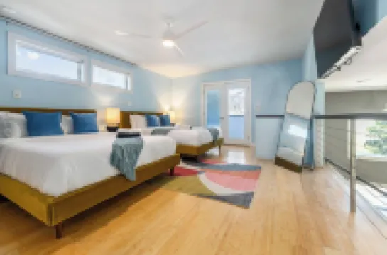 Sleeps 18 - Heated Pool-Pickleball-Hot Tub-Gym-Sauna